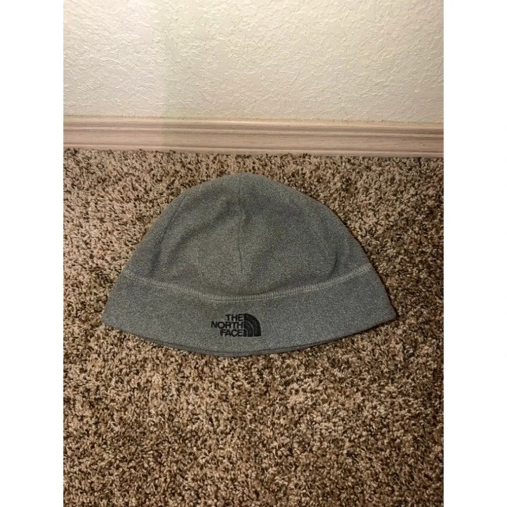 The North Face Reversible Fleece Beanie Hat Grey Black Skull Cap Logo